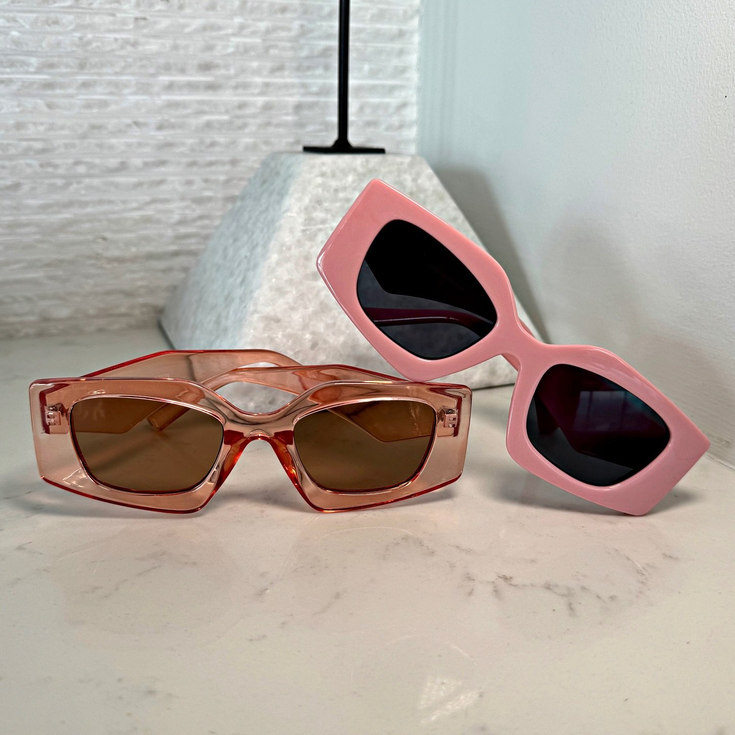 Shade your eyes, show off your style with the Deja shade! 💗✨