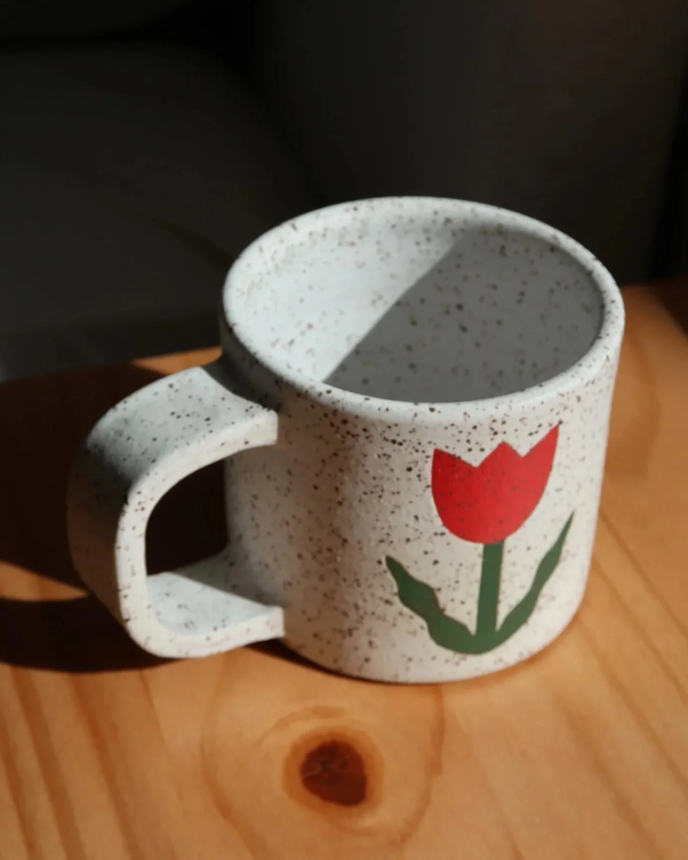Speckle+White+Red+Tulip+Mug_Bedroom_1.jpg