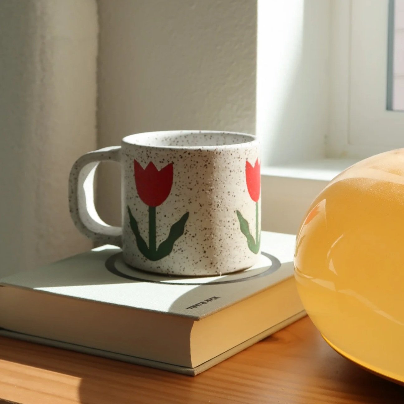 Speckle+White+Red+Tulip+Mug_Bedroom_3.jpg