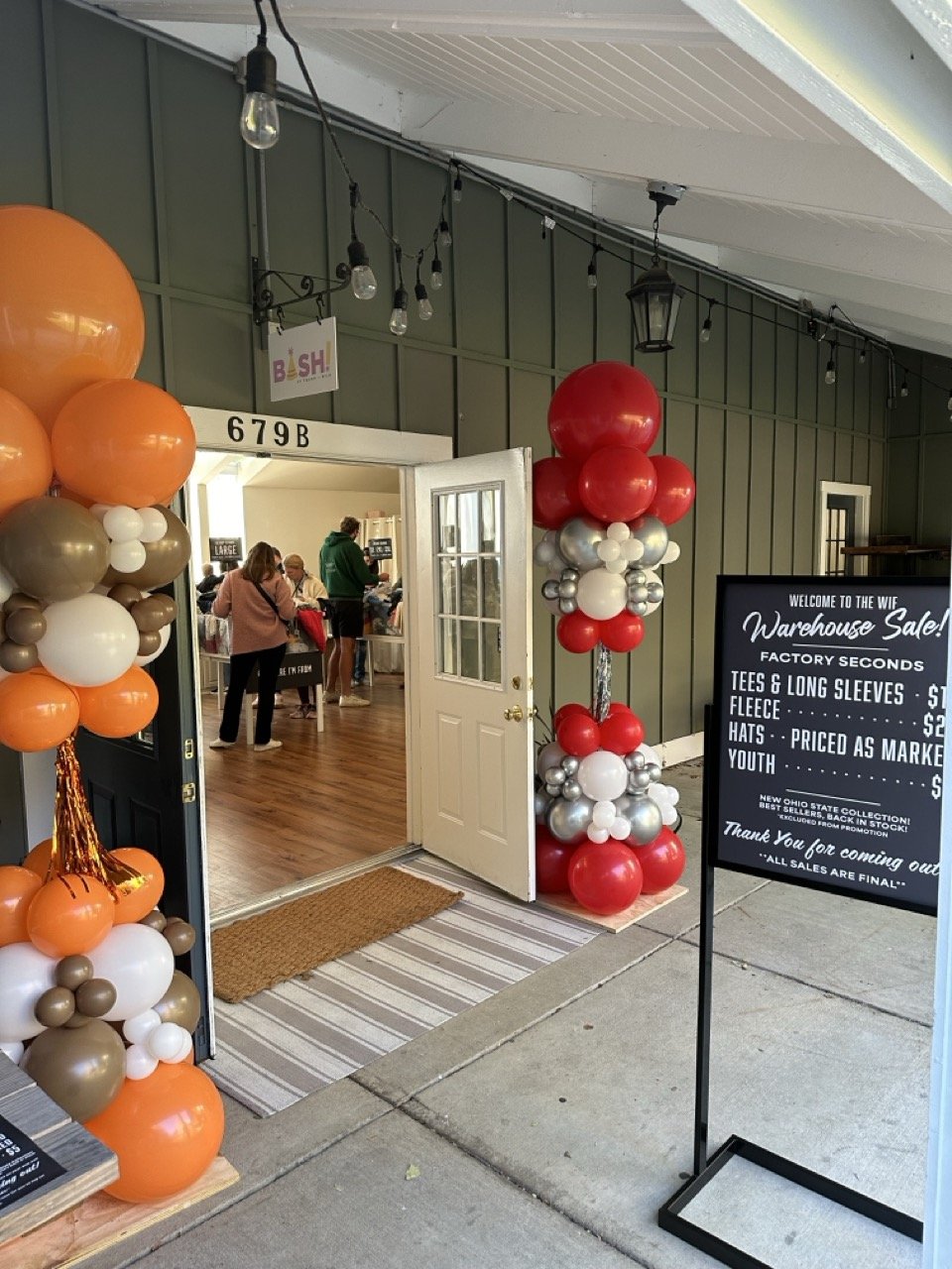 warehouse sale ballons 2.jpeg