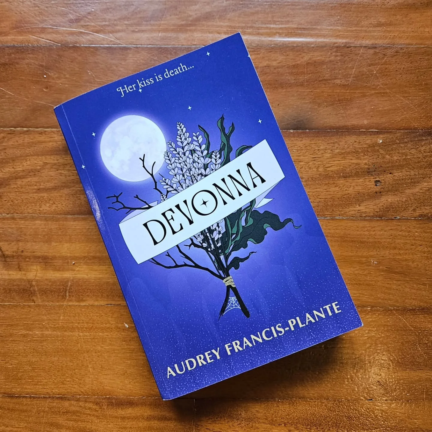 ✨️ Look what came in the mail ✨️
&bull;
Excited to dive into this over the weekend! Thank you @audreywritesabroad 💜 
&bull;
#yaparanormal #paranormalromance #indiereads #indiebooks #ghostlyreads #fallreads