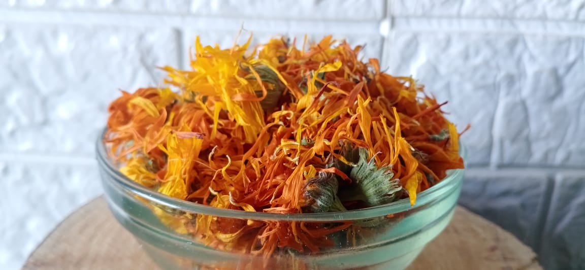 Dried Calendula- whole flowers (0.5oz)
