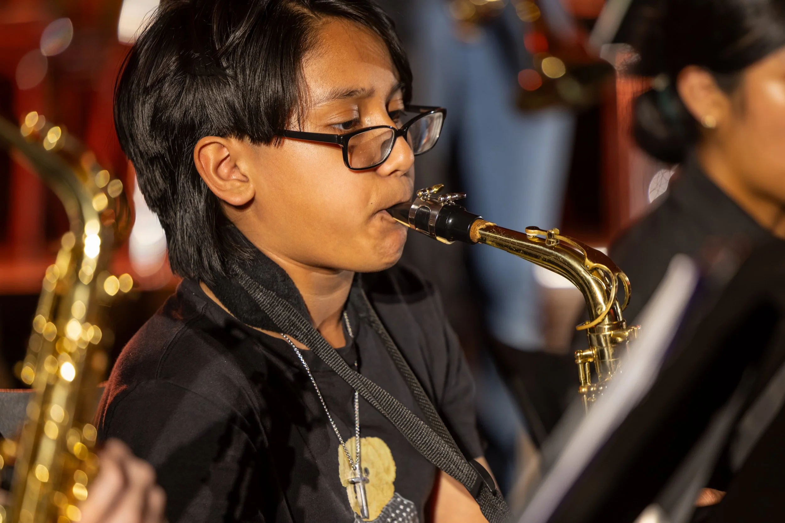 middle school students perform in band concert