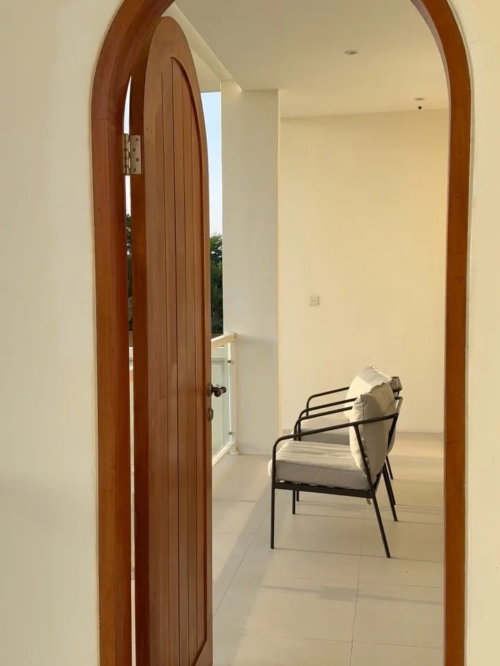 2 flights &amp; 23 hours later, we arrived in Bali. 🌺
 
Our beloved honeymoon spot and the beginning of a year of adventures for Robert and me, as we expand into this next season of life and work together.
&nbsp; 
The soul of Bali instantly captured