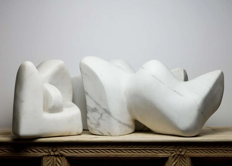 Tulasana
Jhiri Calacatta Marble
39 x 105 x 36 cms
$15,000
