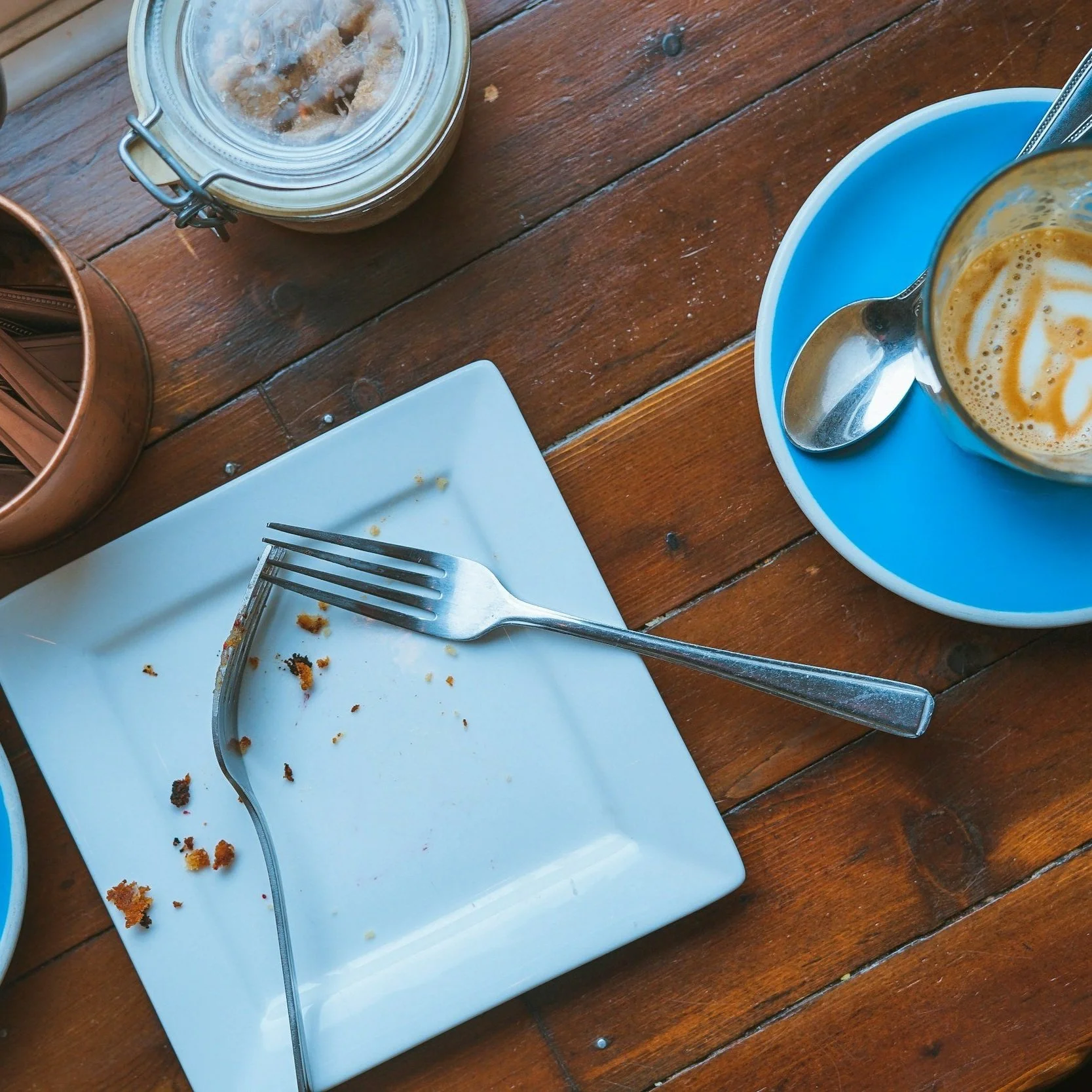 empty plate, not hungry when sad