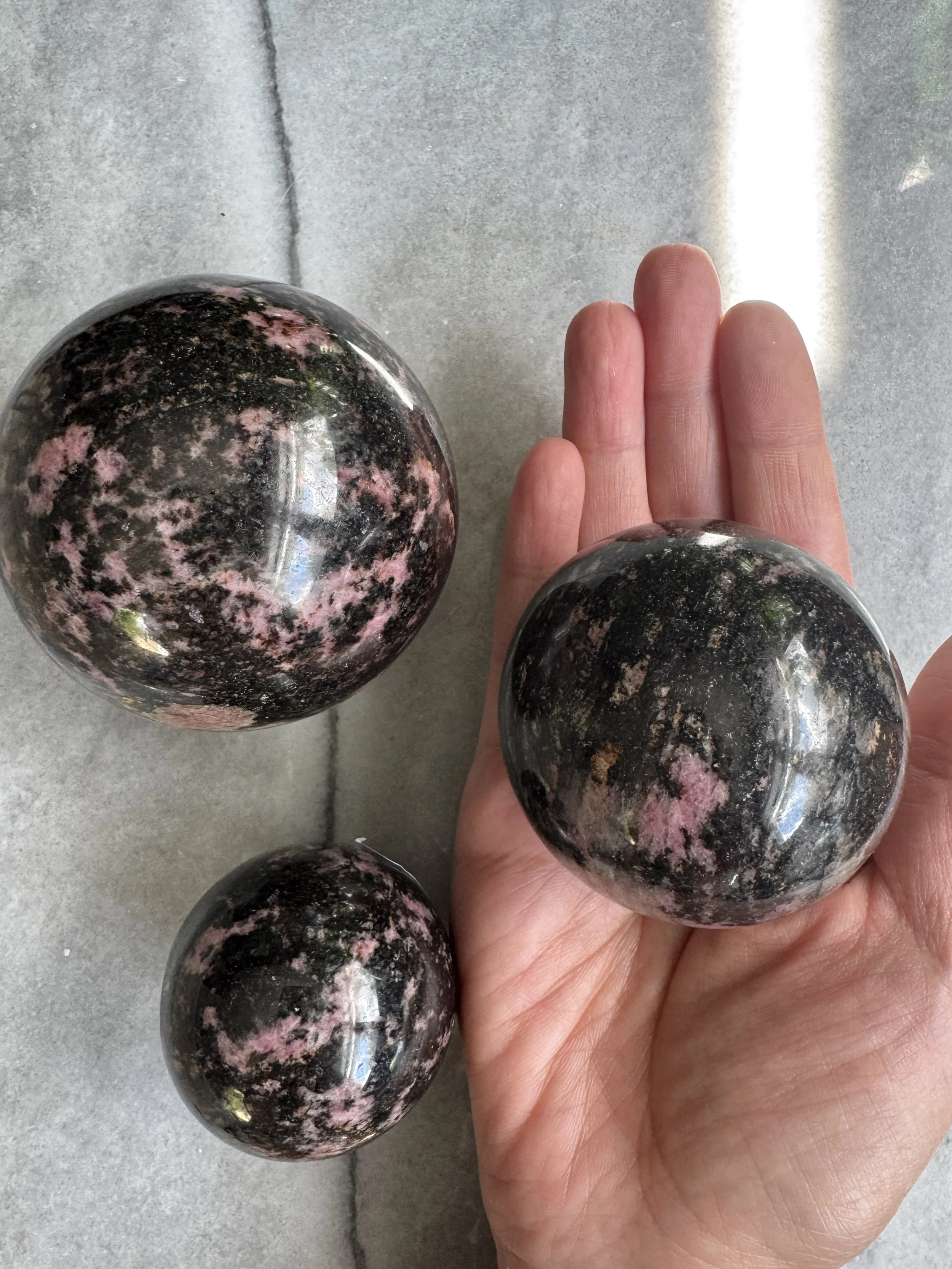 rhodo_sphere8.jpg