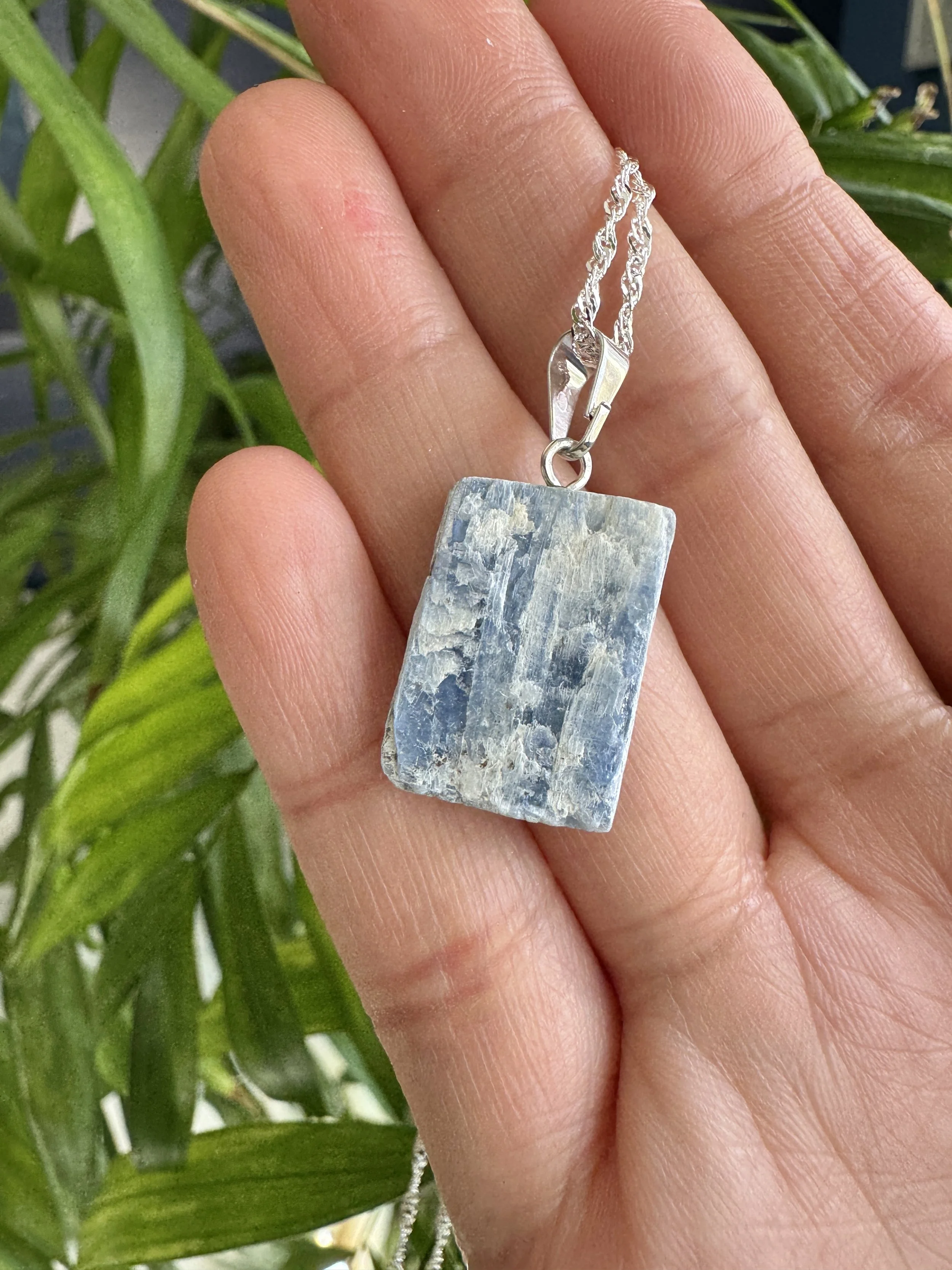 necklace_bluekyanite5.jpg