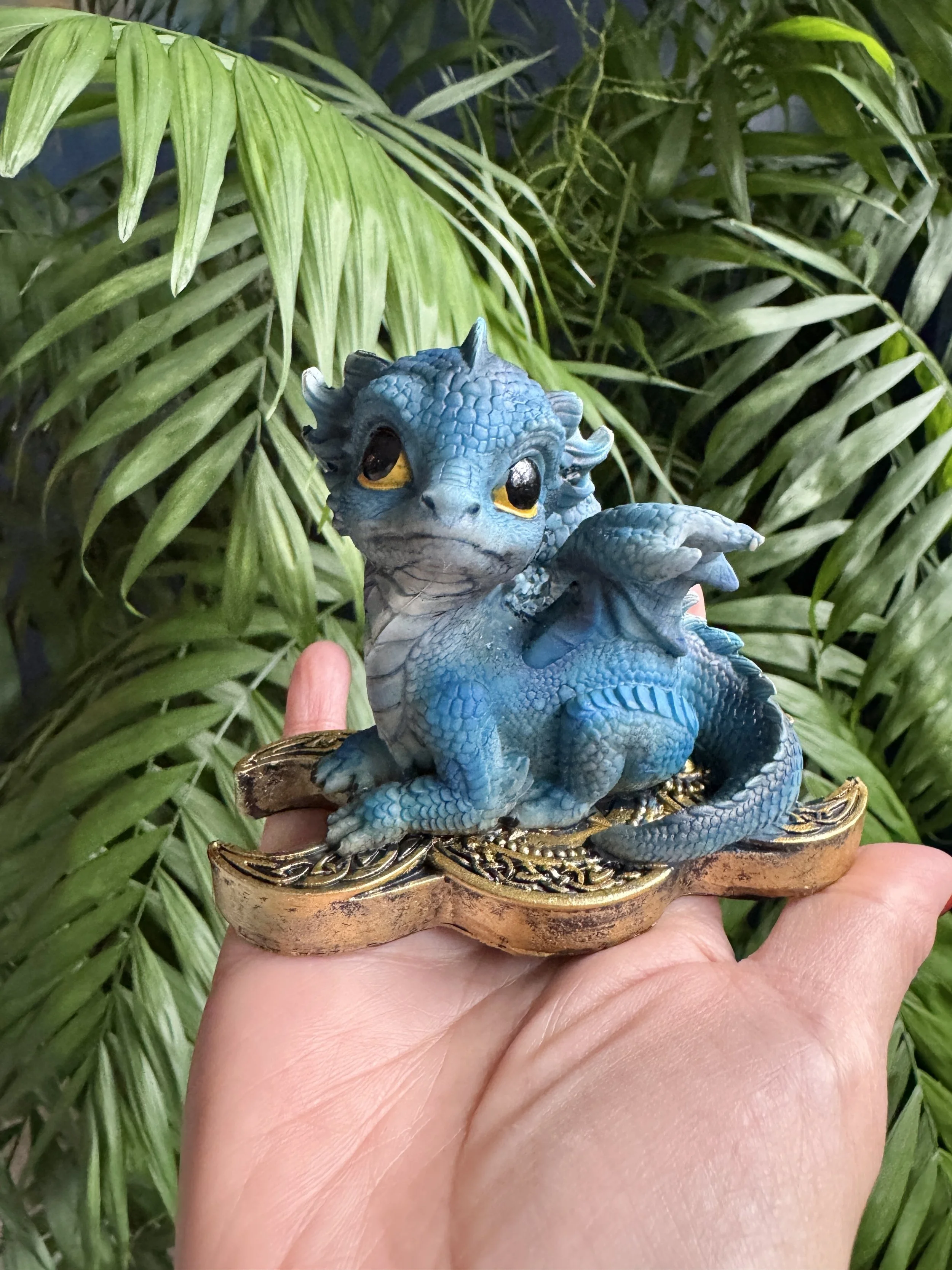 babydragon_hand.jpg