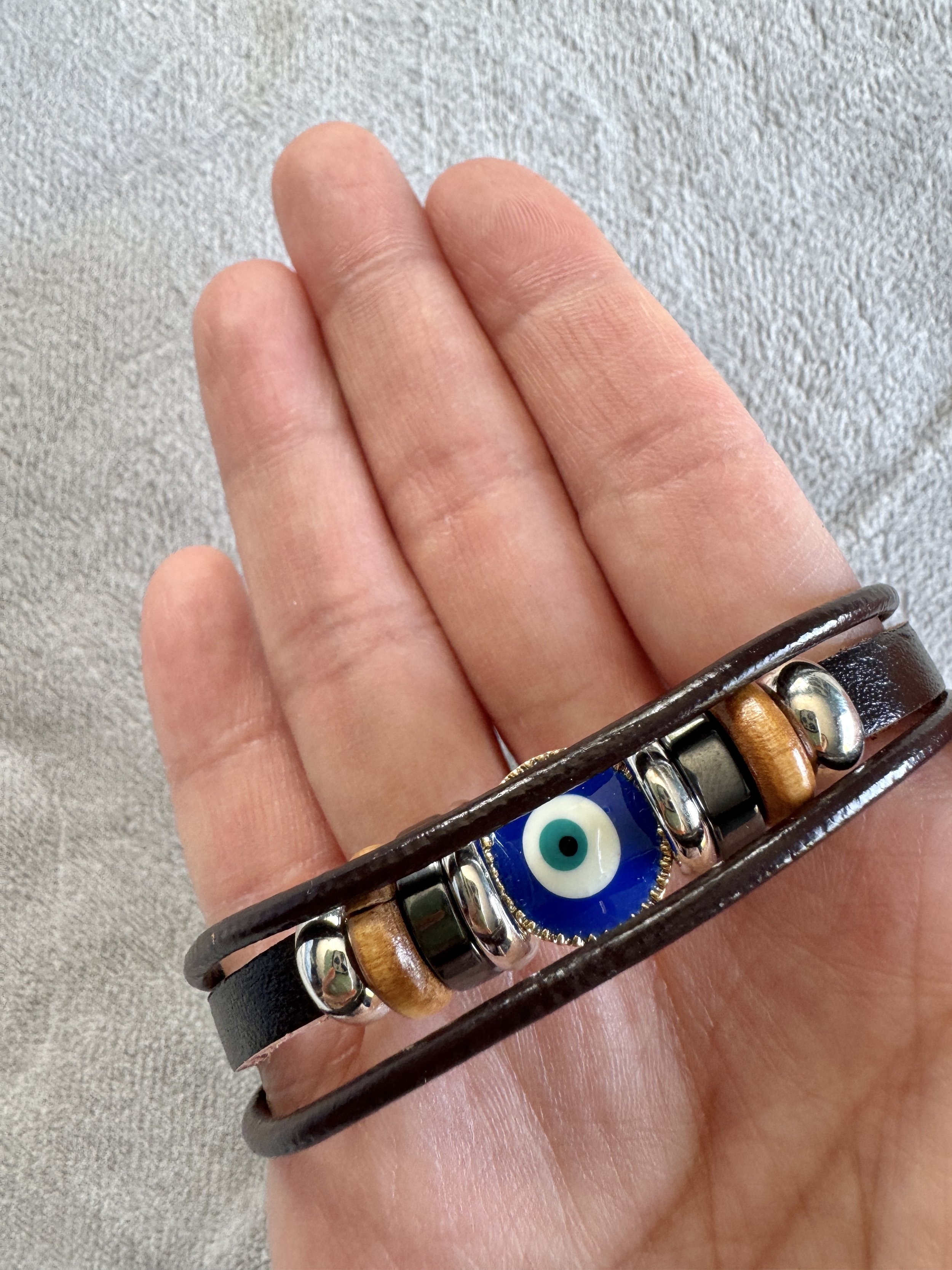 bracelet_leathereye4.jpeg