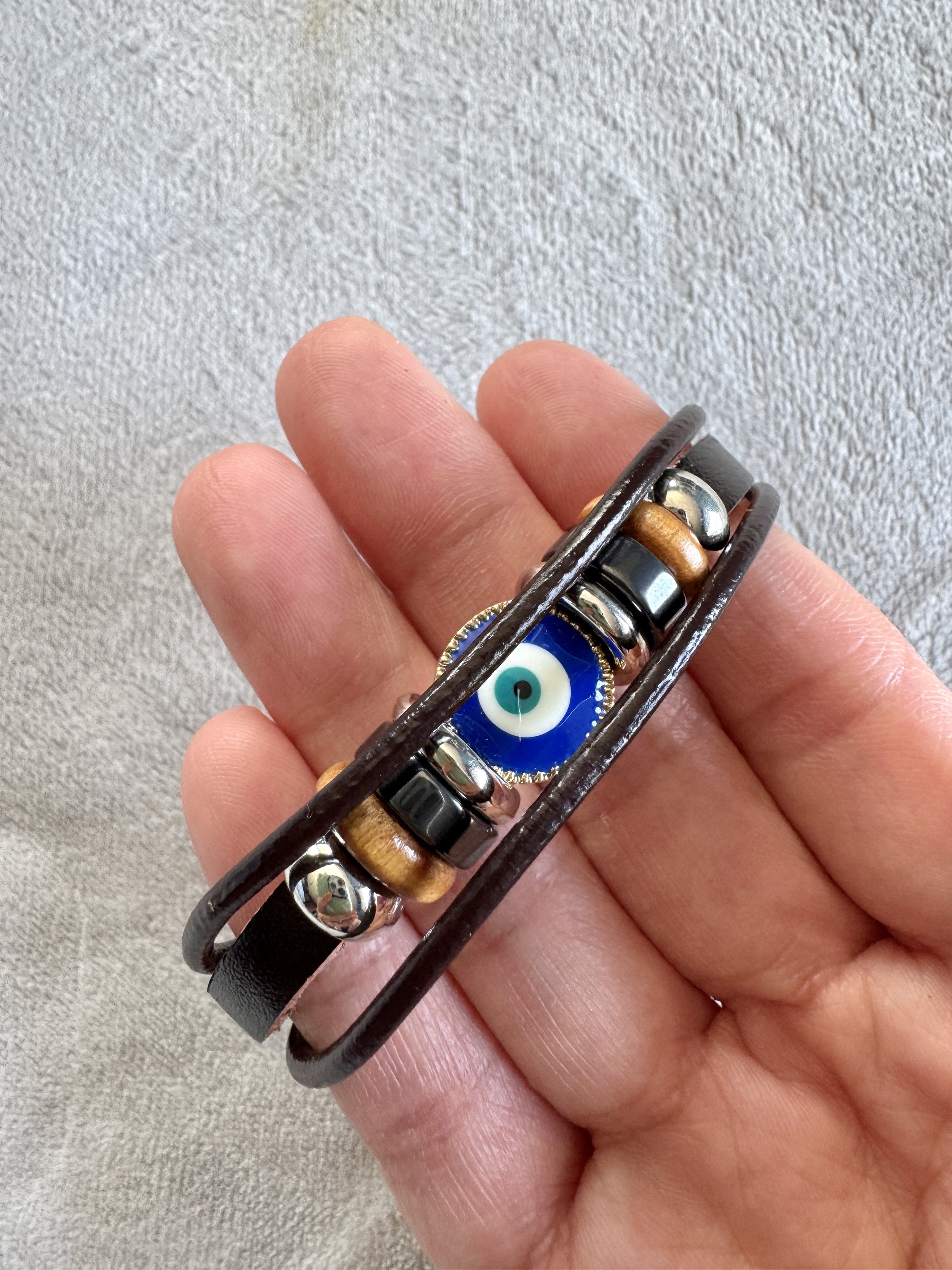 bracelet_leathereye3.jpeg