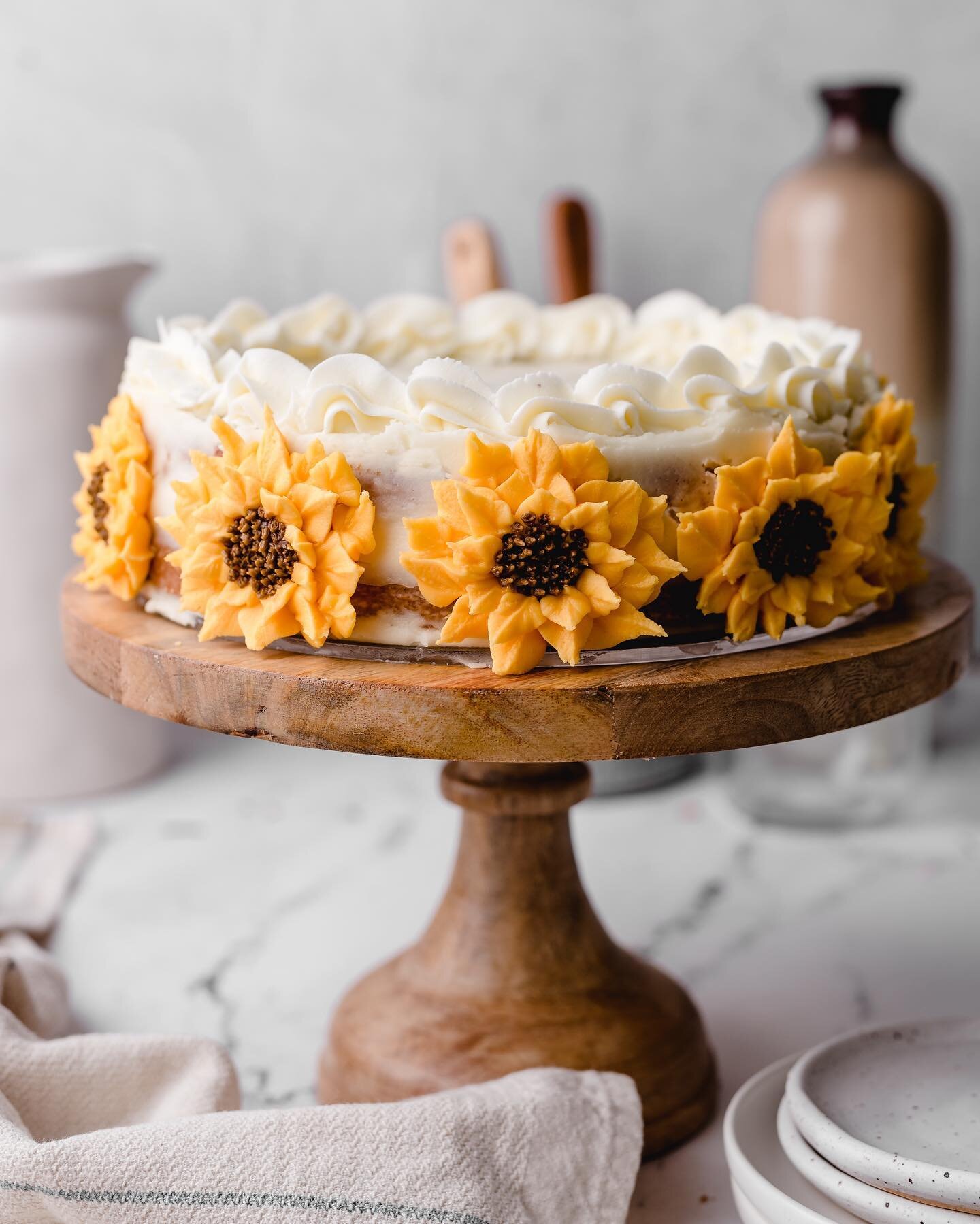 One of the best parts of September is all the gorgeous sunflowers in bloom. I wanted to capture their energy and beauty with buttercream. Happy fall baking! 🌻 #therosewifebakes 
.
.
.
.
.
.
#cakeart #sunflower #floralcake #buttercreamflowers #wilton