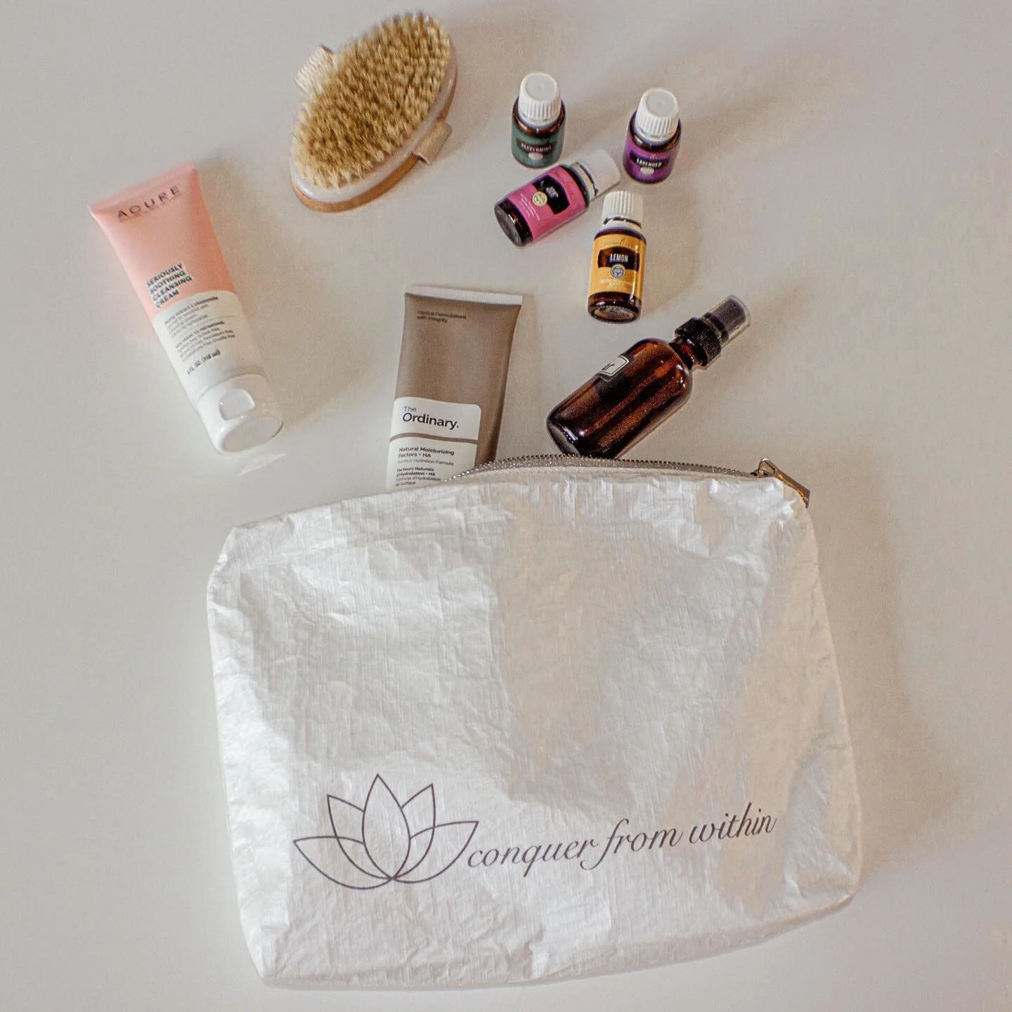 Mother&rsquo;s Day is coming up! 

Remind Mom that self-care is important for her too!!

These bags are perfect for filling with your mom&rsquo;s favorite self-care goodies!

DM to order.
✨Shimmer White &amp; Gray 
✨Gray &amp; Pink
✨Gray &amp; Gray

