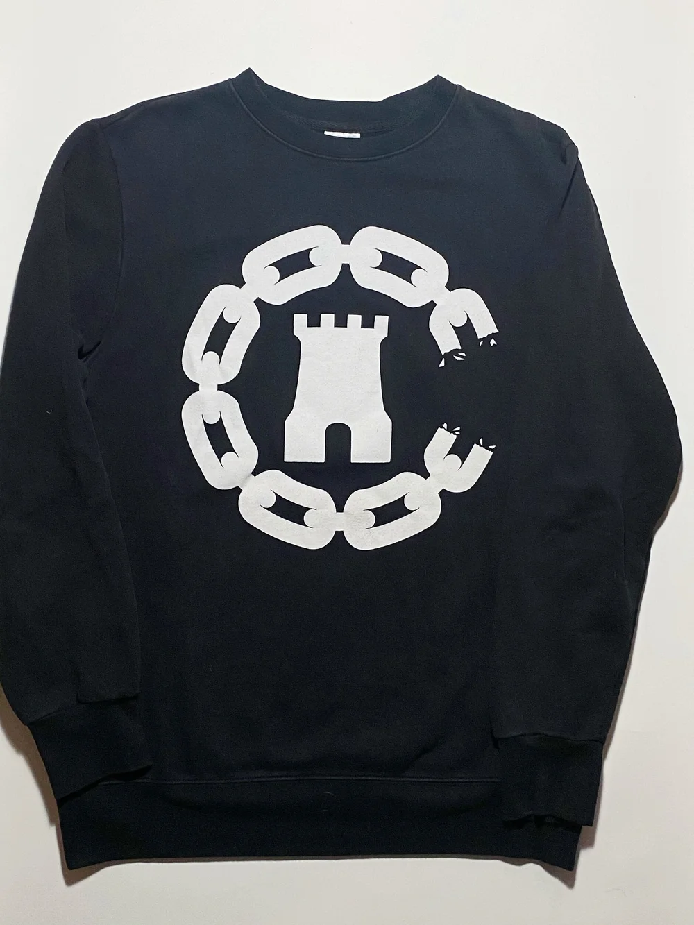 Chain top logo crewneck