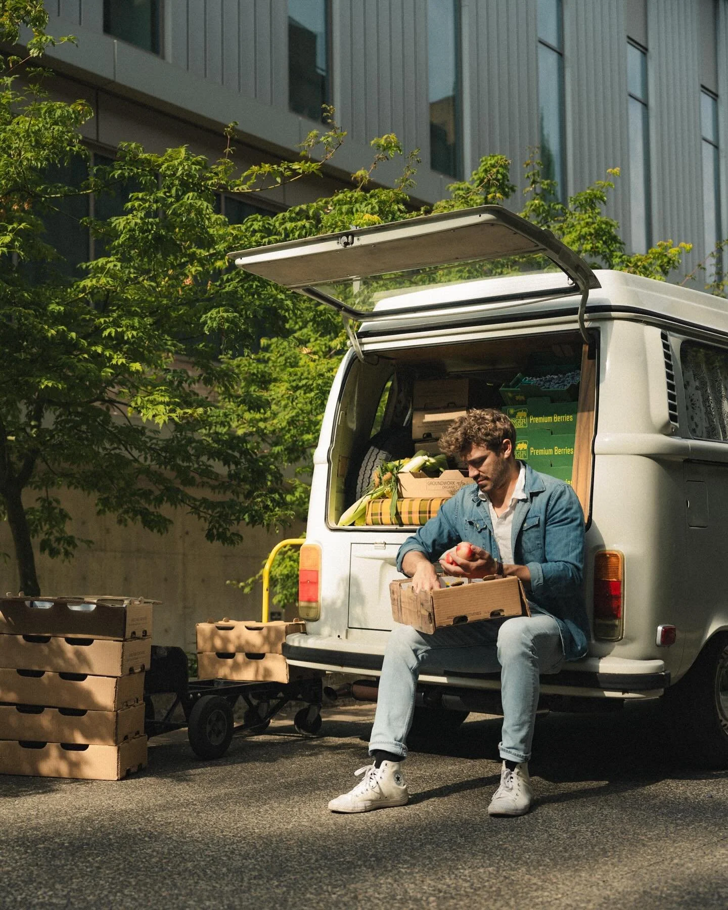 🍑🍓🍅🌽

We don&rsquo;t often capture so many photos of people&mdash;in this case, person&mdash;during our usual shoots, but after following @kilbournetokill around the farmers market for an afternoon, we pretty much ended up with what we call &ldqu