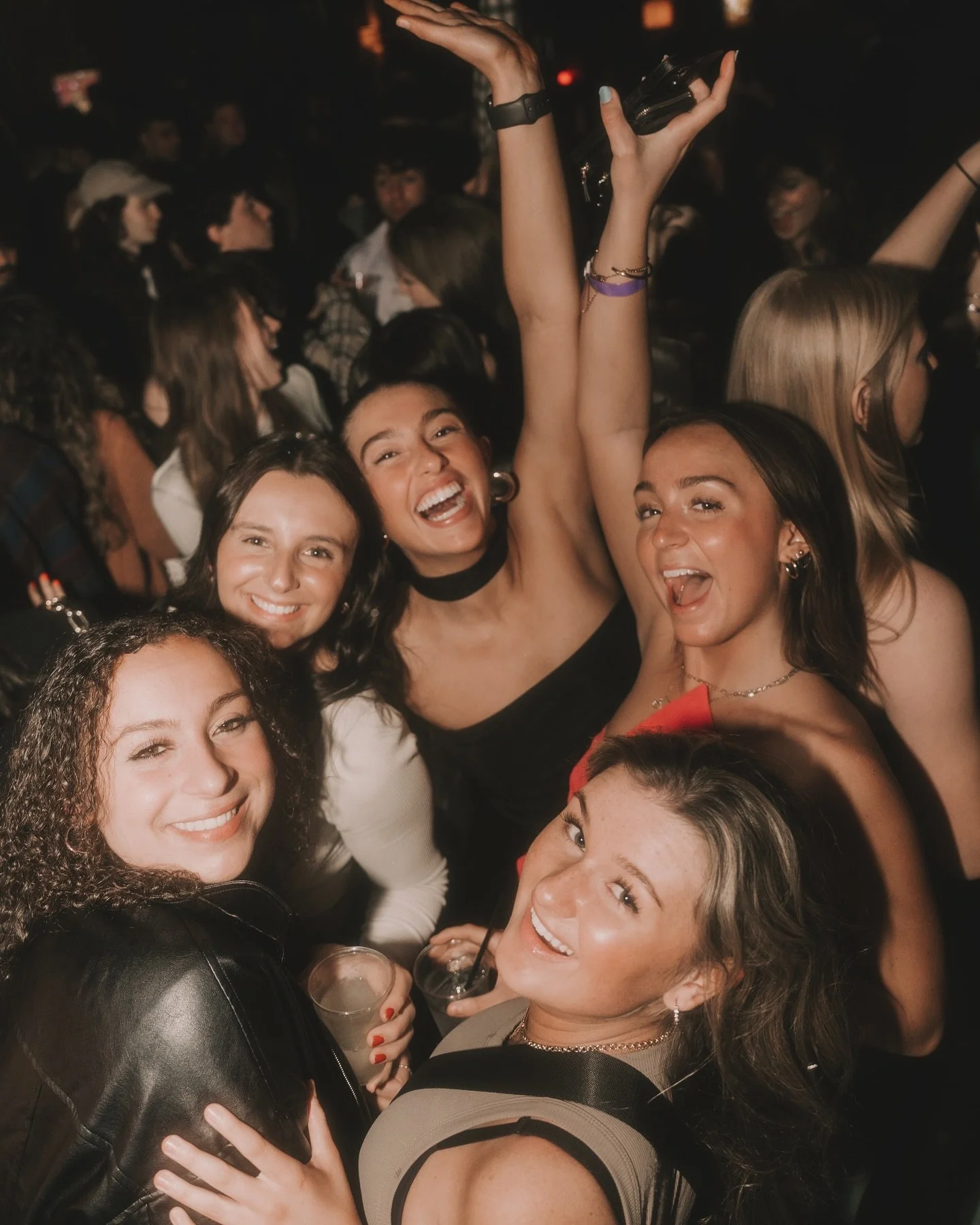 let&rsquo;s get down tonight 🕺🏽 

we&rsquo;re open 11a-late -  kitchen open till 9p 🍕🍔 

boogie tunes provided by @cjgrif with support from @logiebear614 

text 614.800.5067 for bottle service🍾🍾🍾