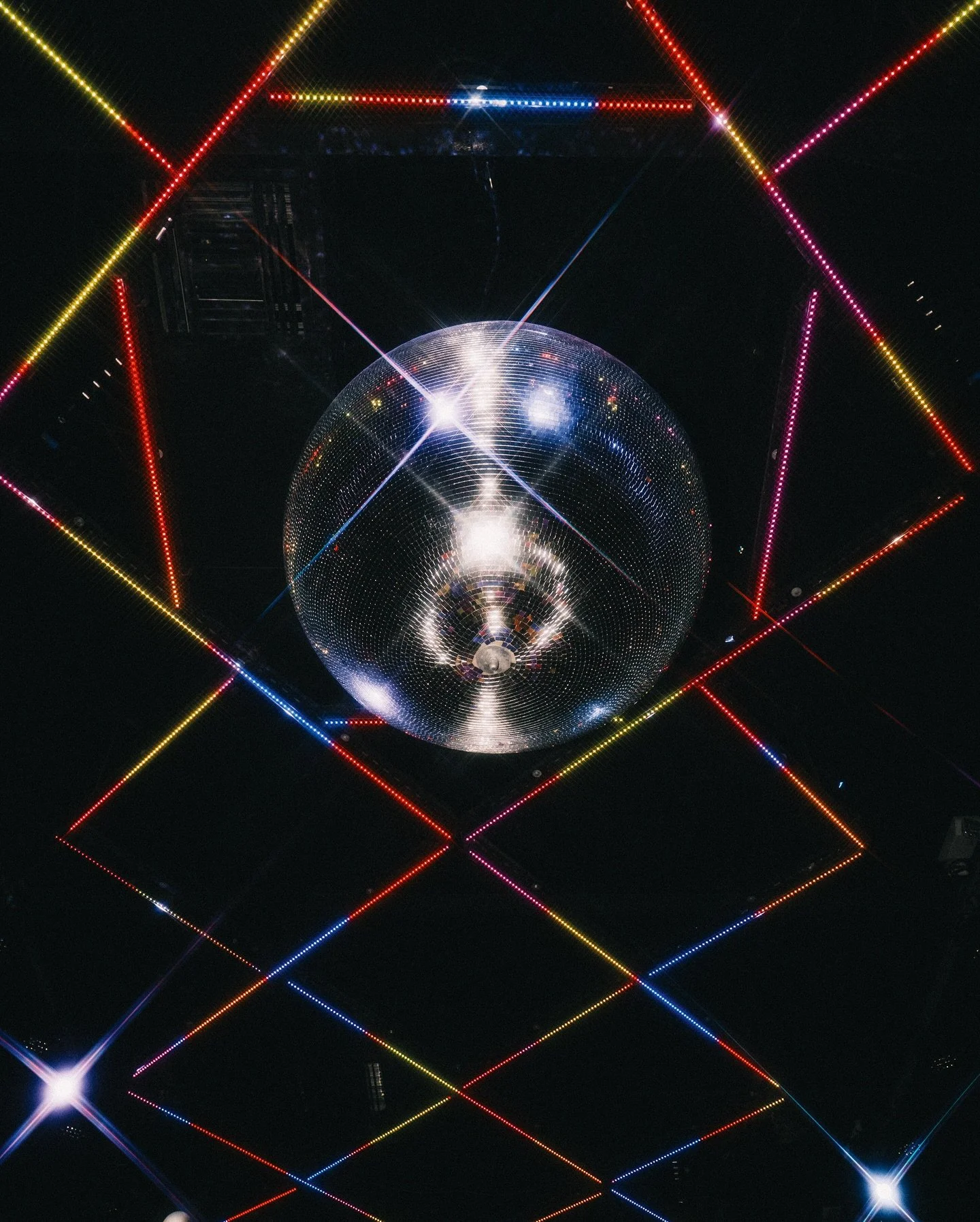 who&rsquo;s ready to get down tonight? 🕺🏼

groovin&rsquo; 6-late with @frankiefrankb_ + @bohav_ 🪩