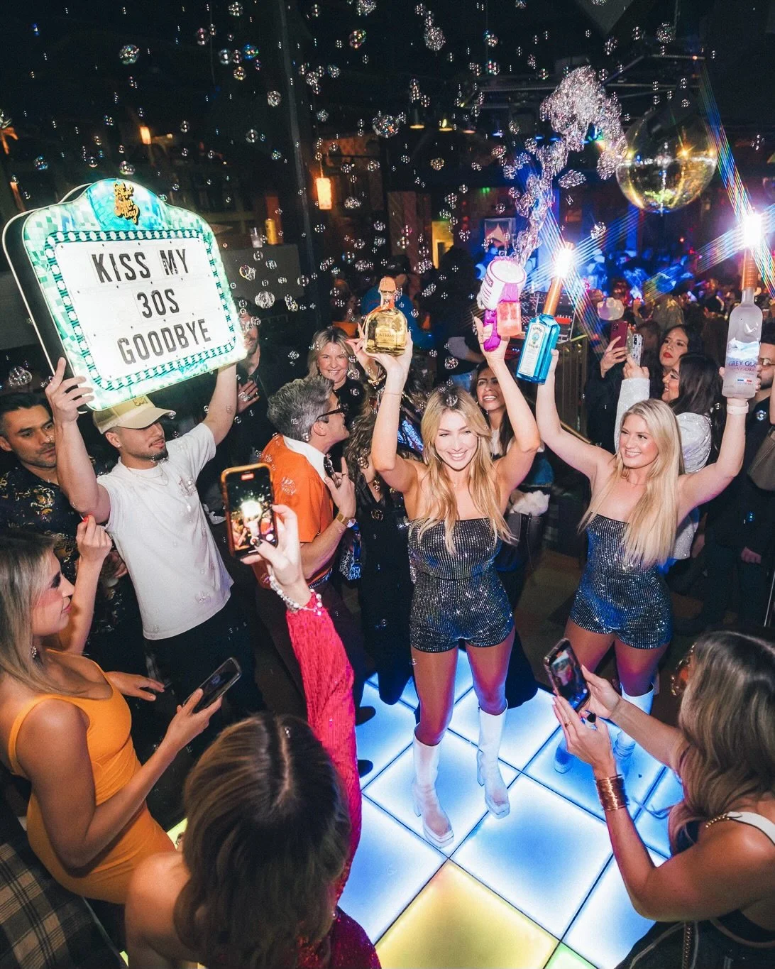 this is what the weekend is supposed to feel like 💫

VIP? text or call 619.403.2646 to secure your spot 🍸🍾