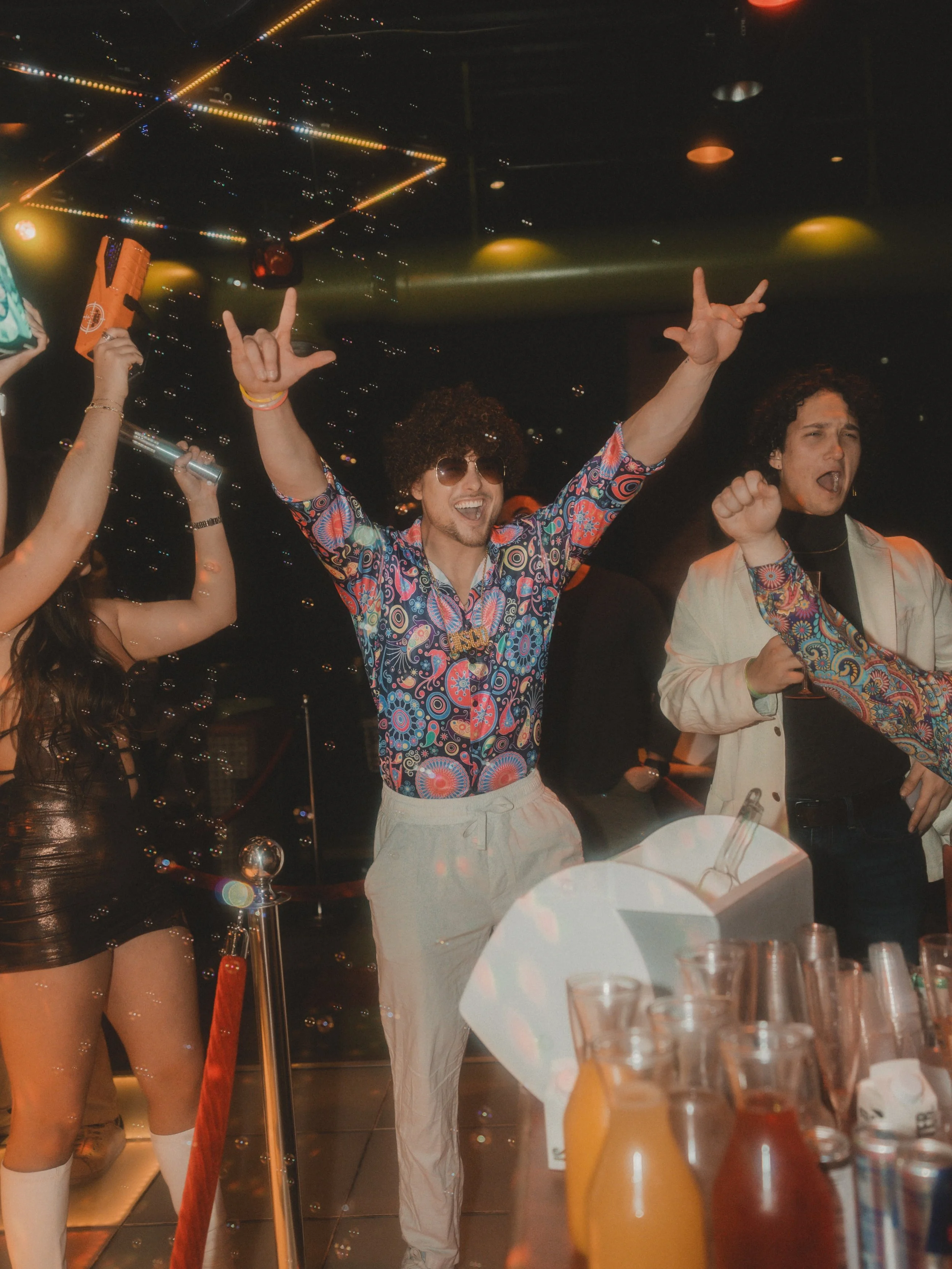 fridays we&rsquo;re made for dancin&rsquo;🕺🍾 

open 8p-late

music tonight by @machina.mp3 with support from @djscalf_ 

text 614.800.5067 to secure your space in VIP!🍾🍾🍾
