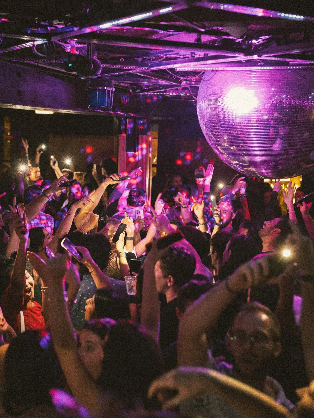 get your boogie crew on the floor tonight🕺

doors open at 5pm &bull; happy hour 5&ndash;8pm 🍸

🎤 gong show karaoke tonight 8:30-11pm
🌙 late night grub available
🥂 vip tables available: call, text, email or dm to reserve!