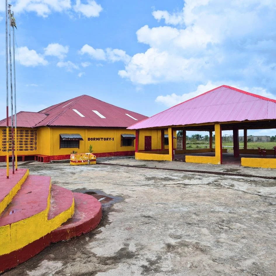 Das Schulinternat für arme Kinder im Famaden Memorial Institut in Liberia Afrika