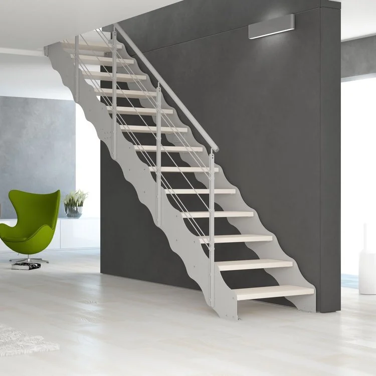 Transforma tu espacio con elegancia y estilo.
Presentamos nuestra escalera LASER ONDA para interior con una estructura lateral ondulada cortada al l&aacute;ser en hierro pintado, que aporta un toque moderno y din&aacute;mico a cualquier ambiente. Los