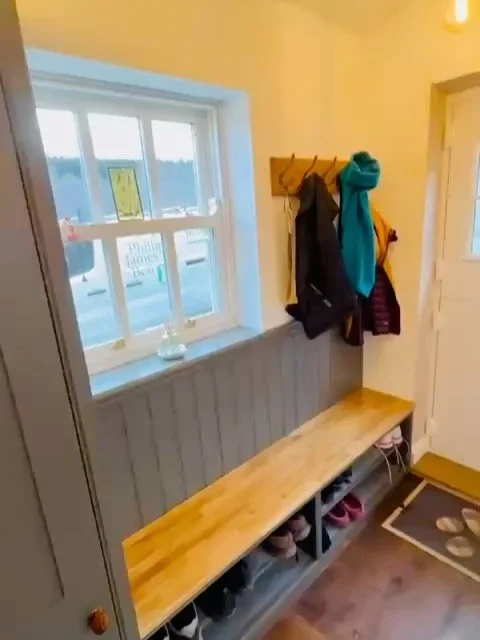 This is our third time back to these delightful customers.  We have completed wardrobes, a kitchen and now this utility/boot room.  It has been a pleasure each time we work with them 😊. We do feel very privileged.
These shaker style cupboards are ha