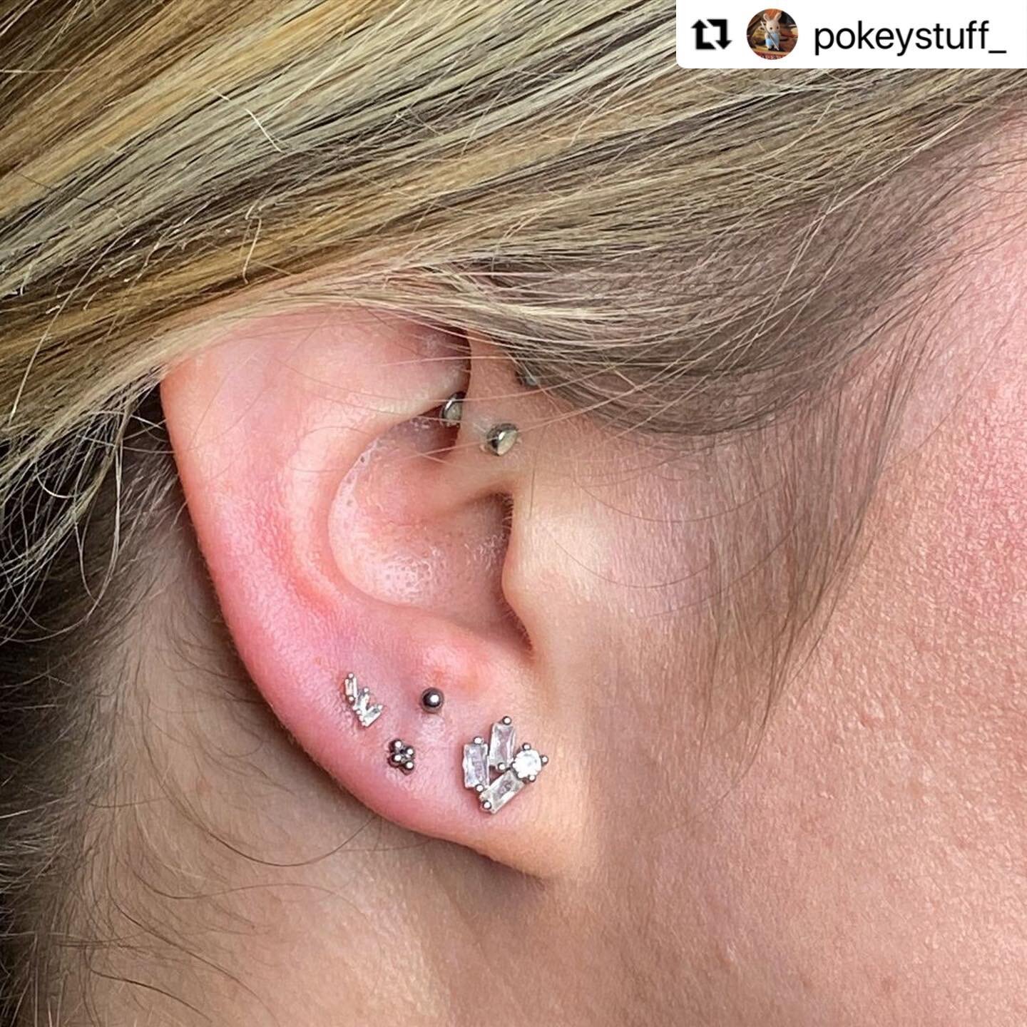 Repost from our fav @pokeystuff_ 
She added three stacked piercings to curate a BEAUTIFUL lobe!!

#safepiercingkcmo #stackedlobe #gorgina