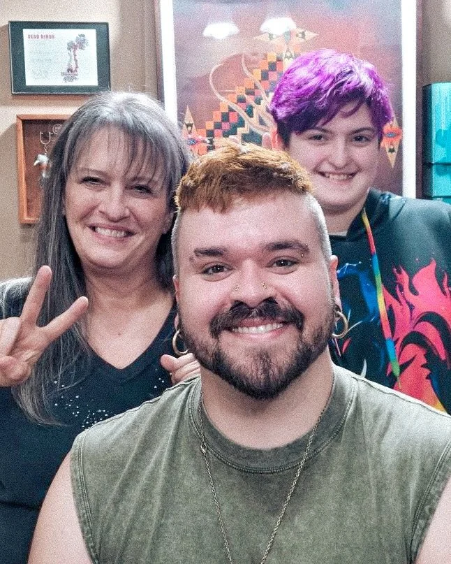 Earlobe piercing party with Gabe for these two!!!
 

#safepiercing #legitbodyjewelry #kcmo #kcpiercing