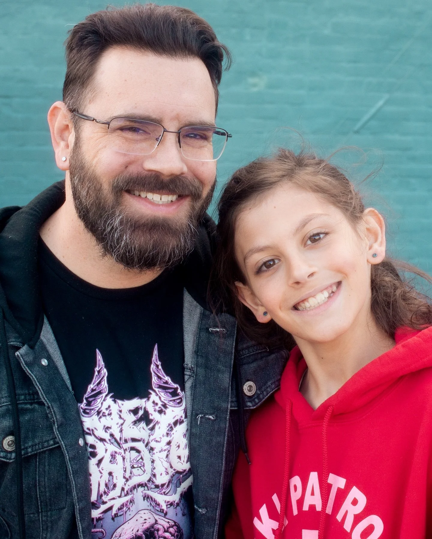 These two got some new ear-holes from @caseyvnichols while making some memories together, too! 

Who are you sharing your appointment with? 

#safepiercing #legitbodyjewelry #earlobepiercing #implantgrade