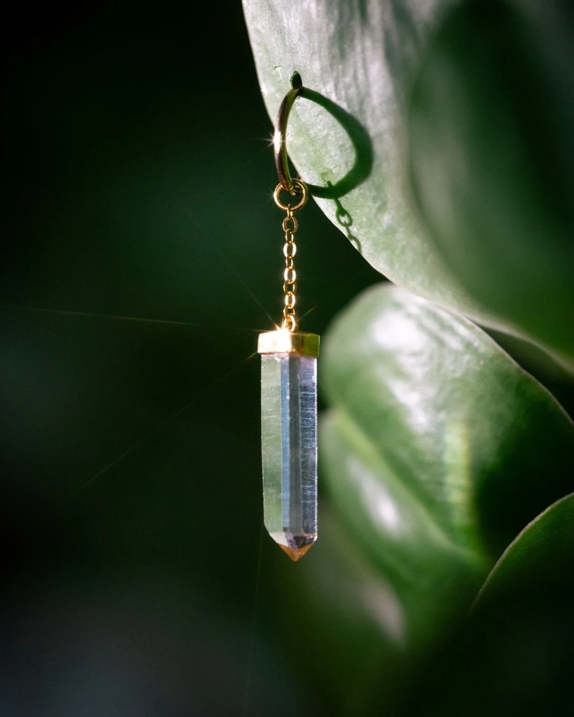 Ever thought about adding some extra charm to your life?  Charms can add a lot to many different healed piercings! 

This quartz cutie is from @diablo_organics and we have lots of other little danglies for you to check out in the shop. 

#safepiercin