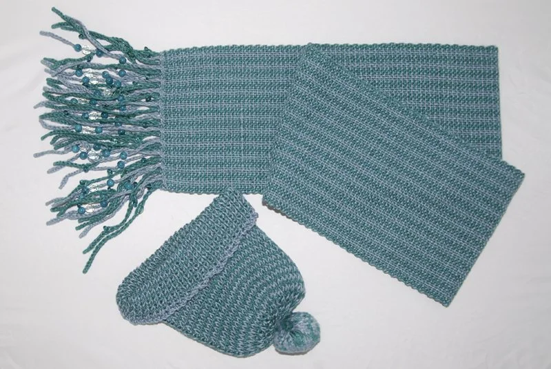 9015_blue_green_bead_tassle_hat_scarf_set.jpg