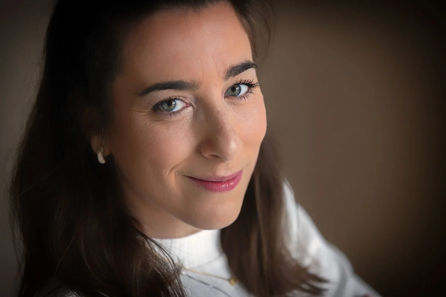jackie-natural-window-light-portrait.jpg