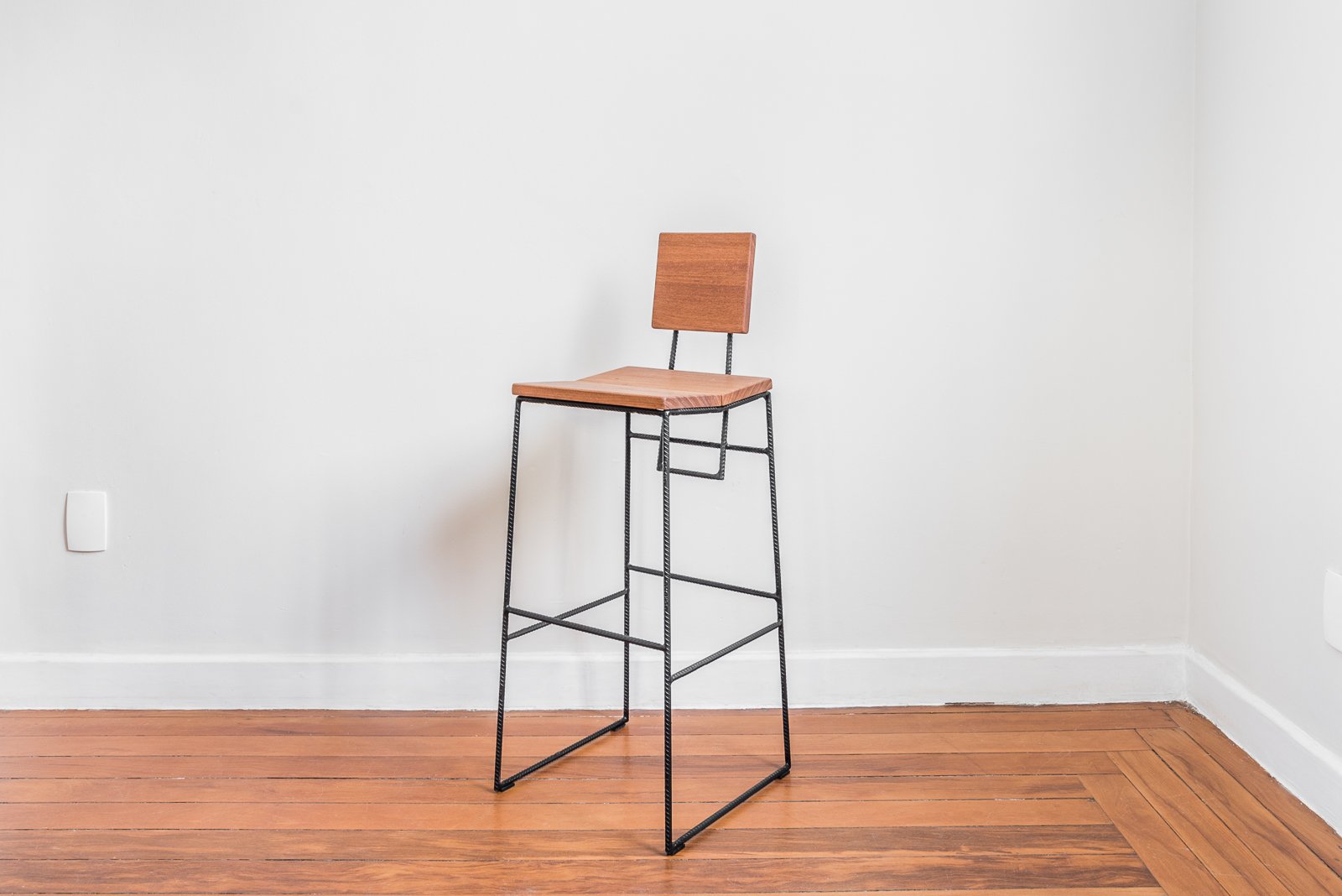 Banqueta Asa alta com encosto