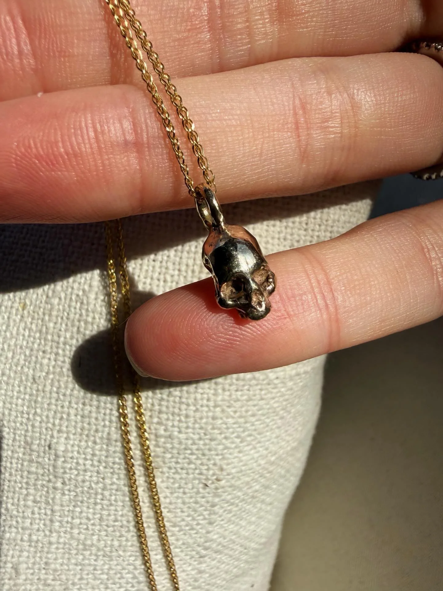 Hand Casted 14k Gold Skull Necklace 💀✨

#metalsmithing #gold #silversmith #handmadejewelry #metalsmithsociety