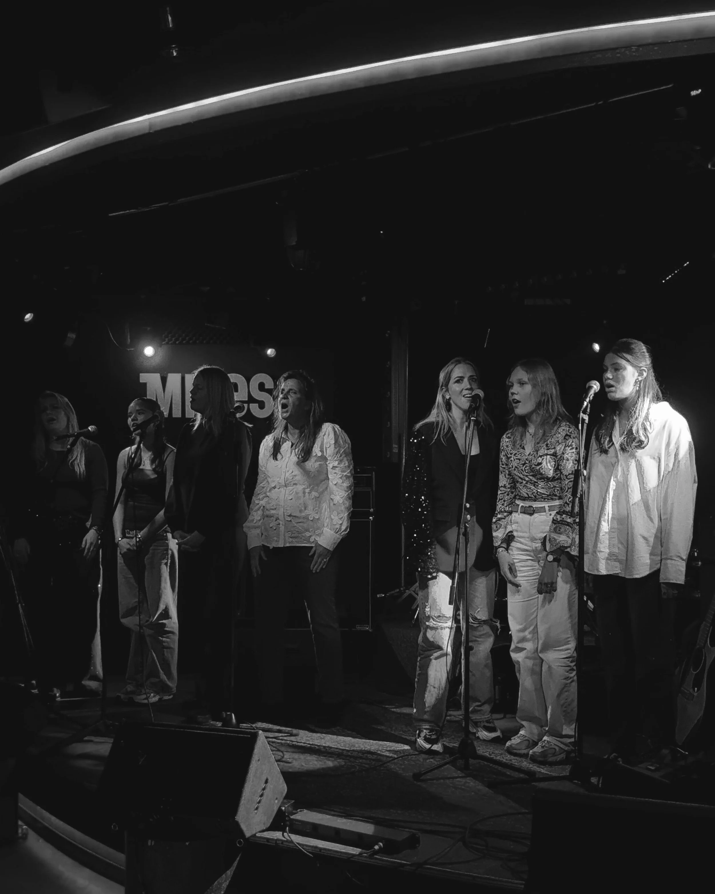 Nog 8 weken zingen en dan sluiten we het seizoen af met een concert in @milesamersfoort 

Maar er is genoeg om de hele zomer over te fantaseren, dromen, te repeteren, te oefenen.. 

In september starten twee nieuwe cursus jaren&hellip;
Muziektheater 