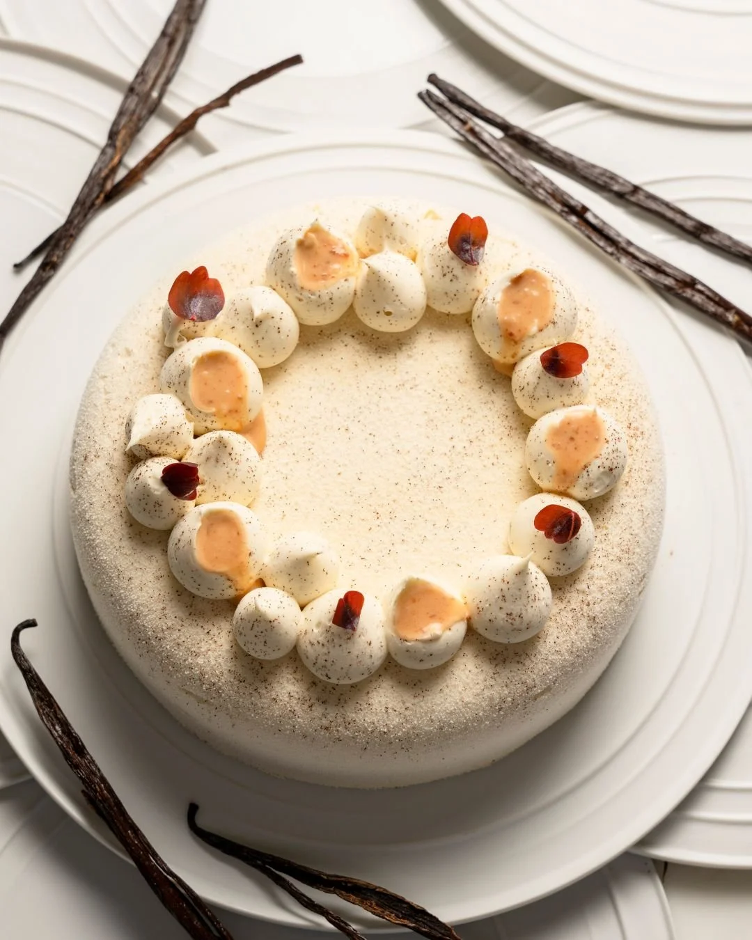 Avec l&rsquo;arriv&eacute;e de l&rsquo;automne, Jojo &amp; Co vous d&eacute;voile sa derni&egrave;re cr&eacute;ation &agrave; partager : Intense vanille. ✨

Un dessert &eacute;l&eacute;gant et surprenant, o&ugrave; la vanille se d&eacute;cline en tex