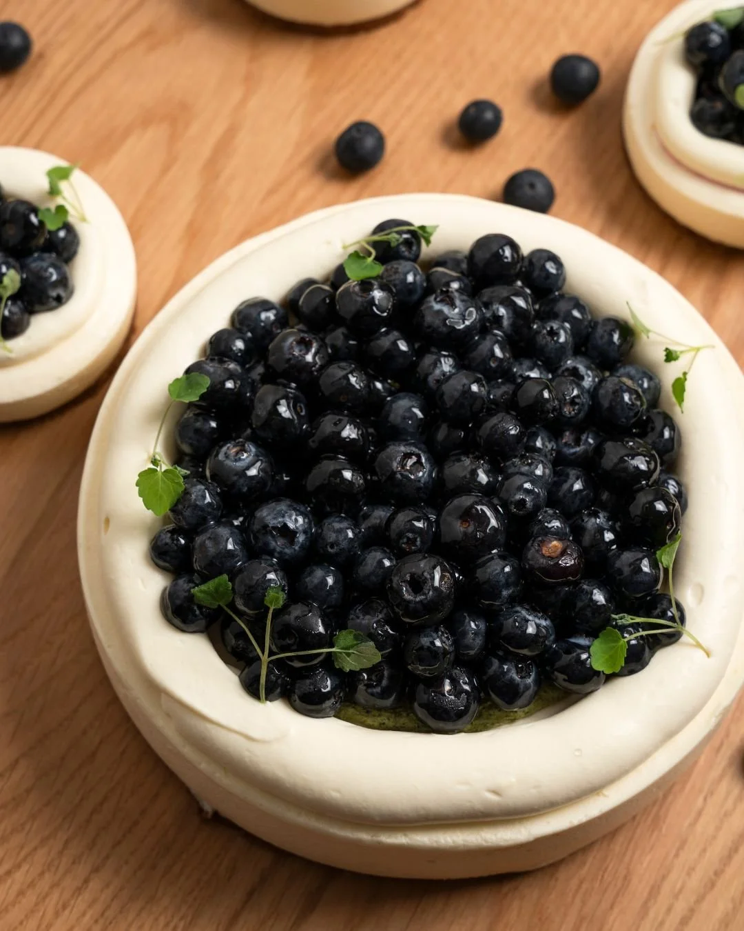 Derniers jours pour en profiter !

Notre cheesecake myrtille menthe s&rsquo;appr&ecirc;te &agrave; tirer sa r&eacute;v&eacute;rence chez Jojo &amp; Co
Une cr&eacute;ation tout en fra&icirc;cheur, o&ugrave; la douceur des myrtilles rencontre les notes