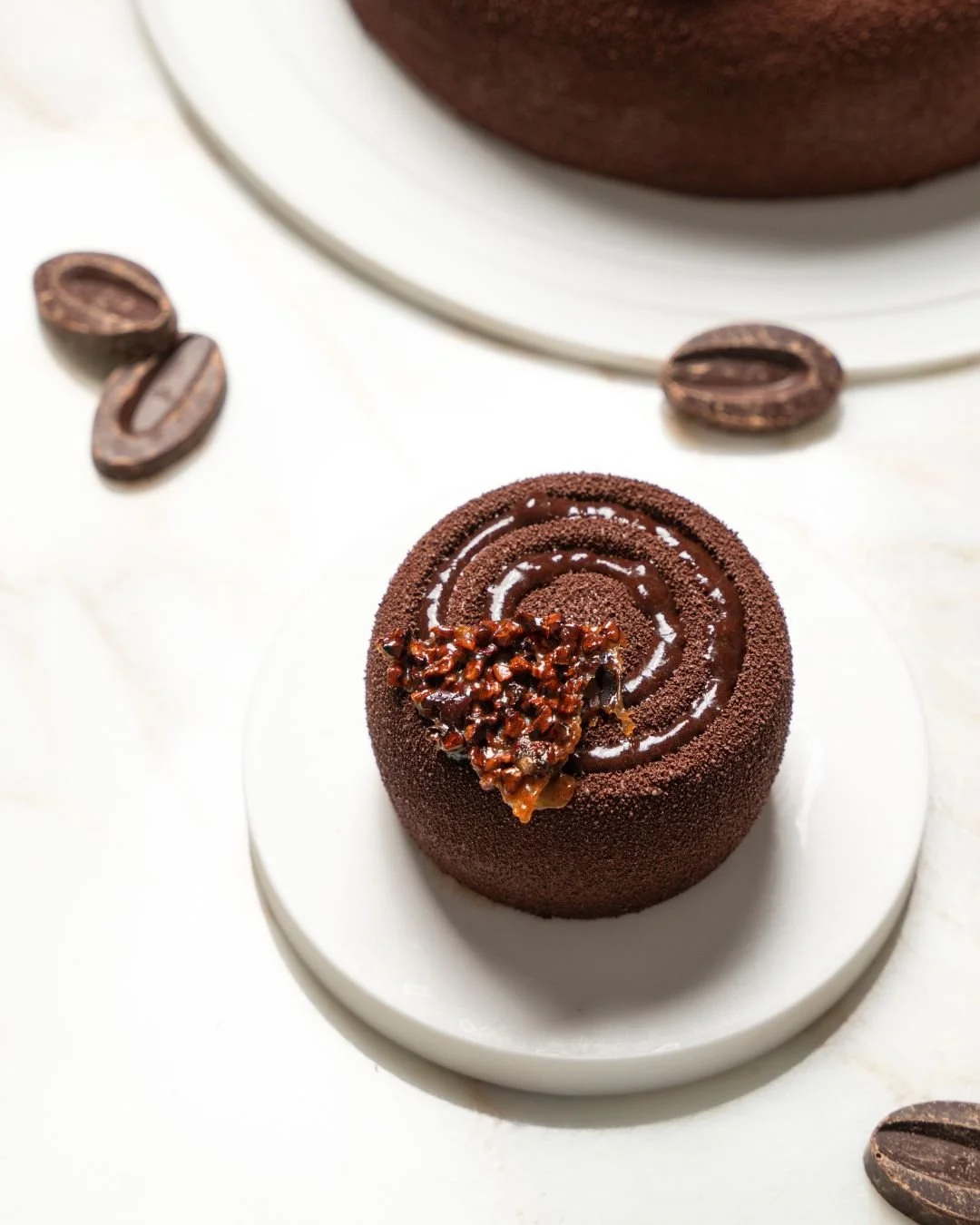 Vous &ecirc;tes plut&ocirc;t team chocolat ou team vanille ? 👀
Chez Jojo &amp; Co, on a pens&eacute; aux ind&eacute;cis avec deux cr&eacute;ations tout en intensit&eacute;, &agrave; savourer en format individuel :

Intense Chocolat : profondeur, onc