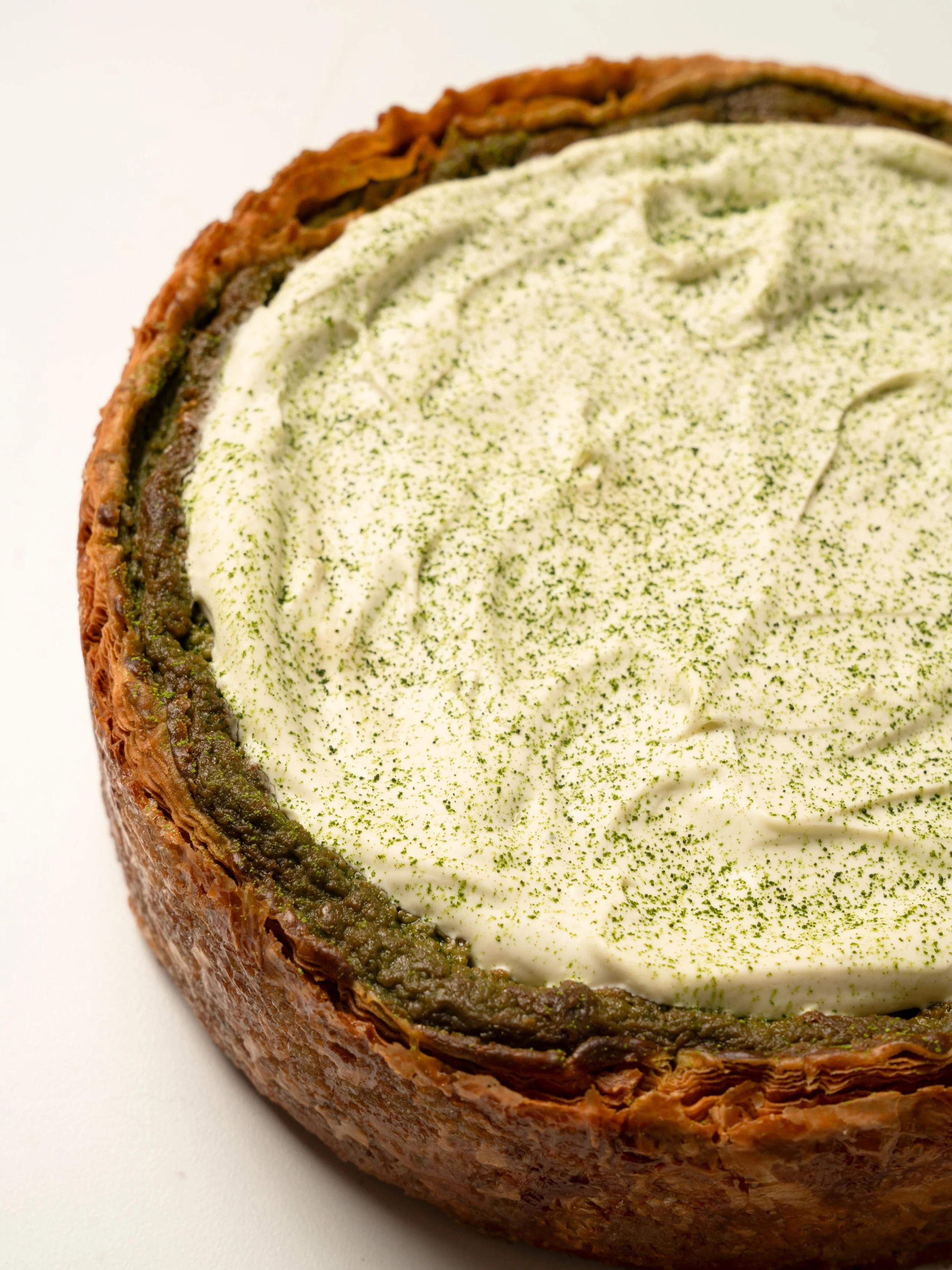 Le retour que les amoureux de flan attendaient 👀🍵

Le flan matcha framboise fait officiellement son comeback chez @jojoandco_patisserie 

Texture ultra fondante, notes d&eacute;licates de matcha&hellip; et toujours cette obsession du bon produit 💚