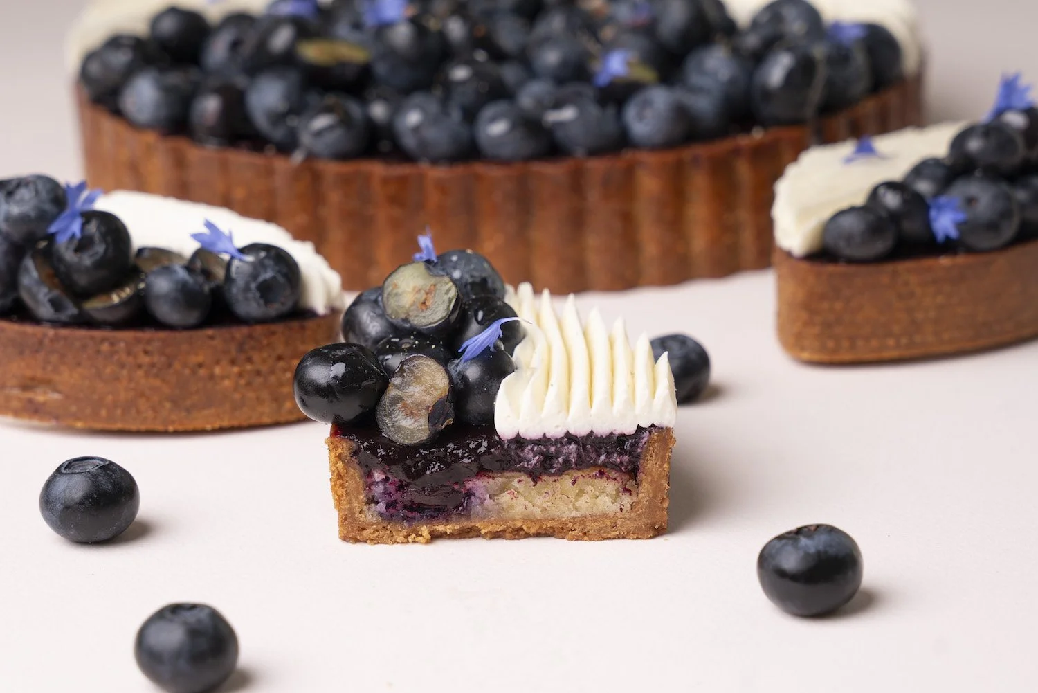 tarte-myrtille-pin-indiv-decoupe-jojo-and-co.jpg
