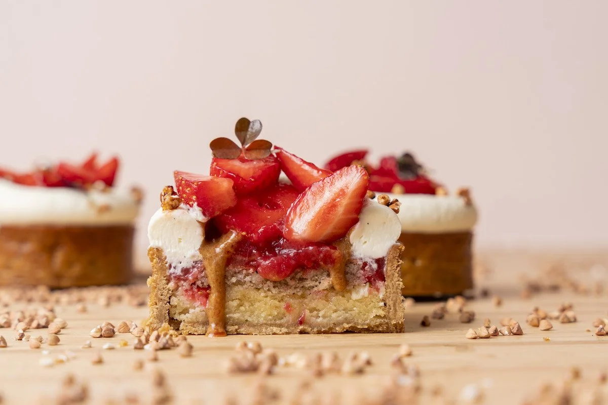 tarte-breizhanne-fraise-sarrasin-decoupe-jojo-and-co.jpg (copie)