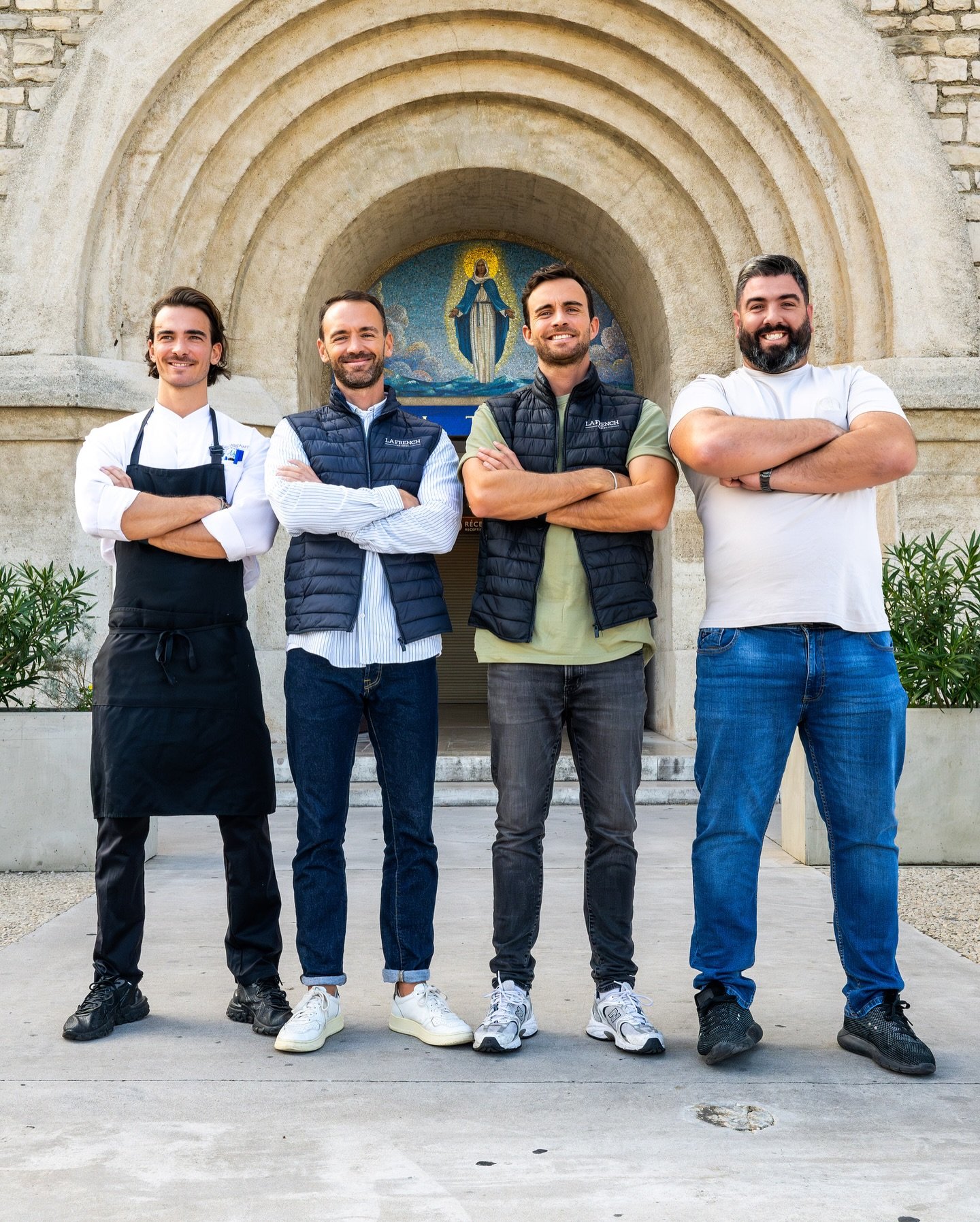 Le quatuor 💥

&bull;

Chez nous, la convivialit&eacute; et l&rsquo;esprit de famille ne sont pas que des mots, ce sont des valeurs que nous portons au quotidien.

Aujourd&rsquo;hui, nous sommes fiers de vous pr&eacute;senter l&rsquo;&eacute;quipe fo