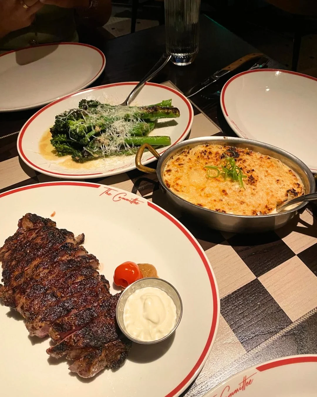 The menu you love. The atmosphere you live for. See why Omaha keeps coming back to #TheCommitteeChophouse 🥂
Photo Credit: @laurenchubb3