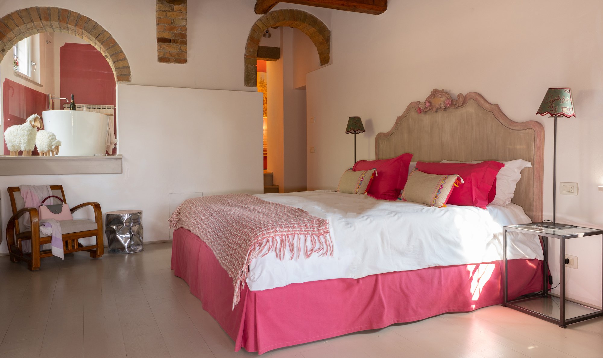 Relais Casamassima Suite 4 Honeymoon_bedroom.jpg