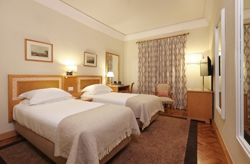 Hotel Lisboa Plaza_Petite Room.jpg
