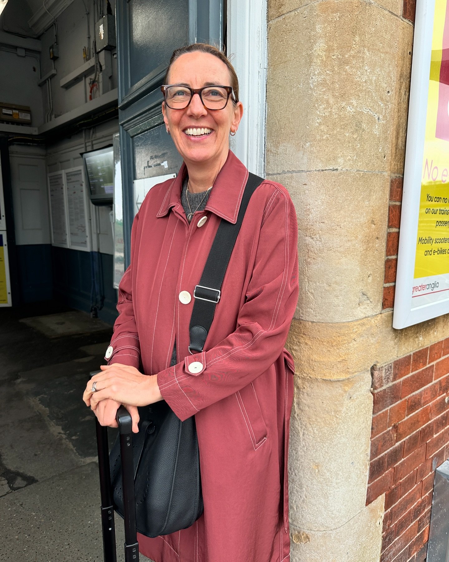 Not seen this gorgeous face for 40 years! And then I bump into @alexandracareywrites at the train station! What a lovely surprise! Have you read her book 📖 The Light That Bends Round Corners? It&rsquo;s a captivating novel that intertwines the lives