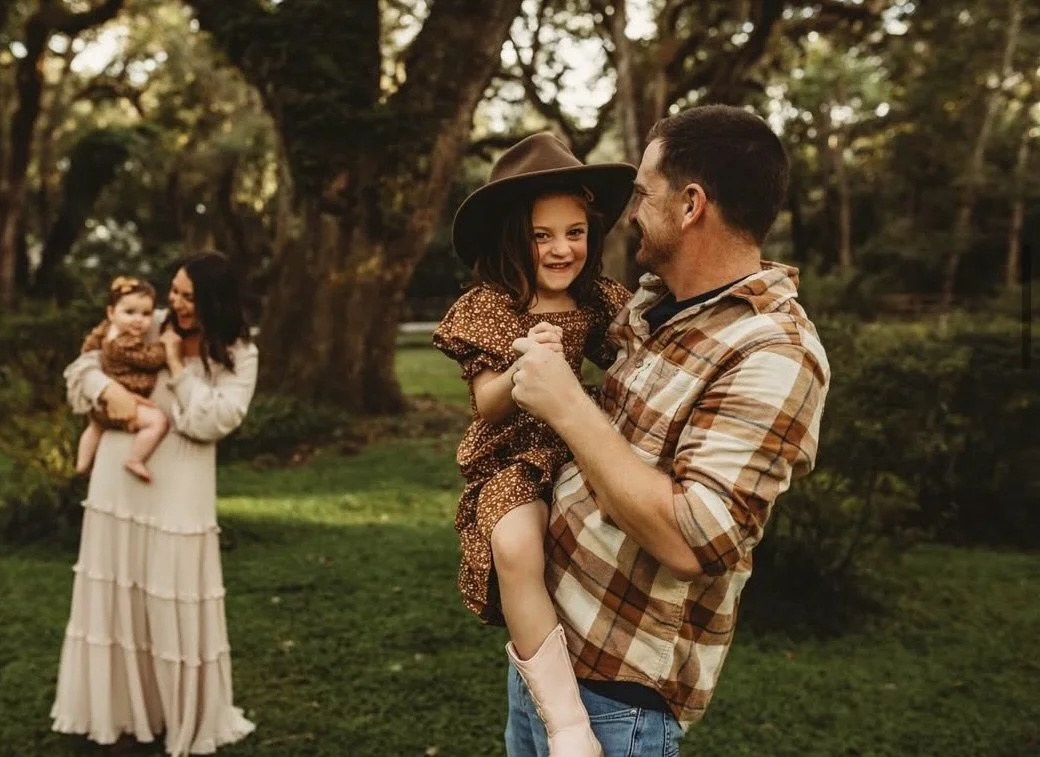 Holiday Mini Session Dates� November 8th &amp; November 15th

Each session is 15 minutes, with two package options to choose from:

Package One &mdash; $325
 &bull; 15-minute session
 &bull; 8 professionally edited images

Package Two &mdash; $500
 &