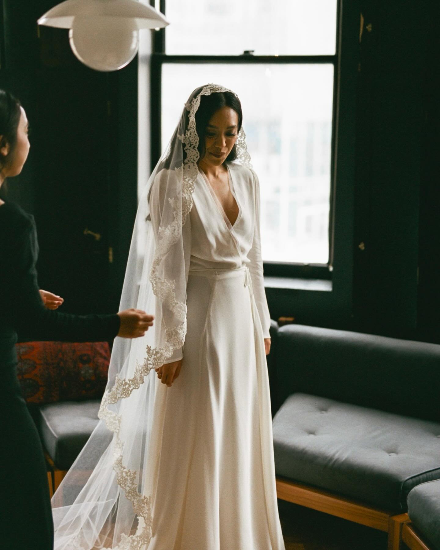 Pt. 1 of sweet Alyssa &amp; Will&rsquo;s wedding in the Big Apple. I took these and yet it still doesn&rsquo;t feel real 🤍🗽 Their day began @acehotelnewyork, with the most precious first look followed by private vows. Mother Nature also gifted us w
