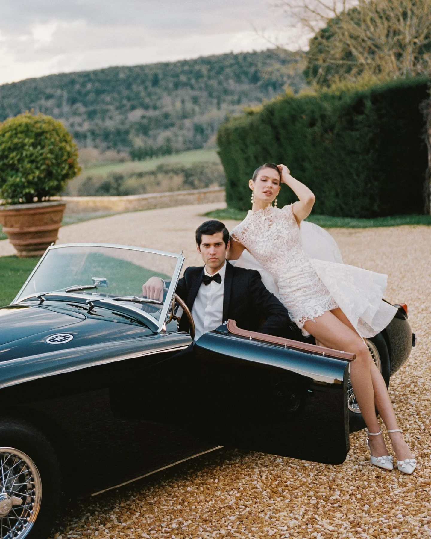 If you thought there wasn&rsquo;t more of this Italian editorial shoot from spring at Castelli Di Celsa in Siena, I&rsquo;ve got incredible news&hellip;there is
.
.
.
.
.
.
.
Vendors:
Organization &amp; Concept @peony_weddingworkshops @edelweiss_wed
